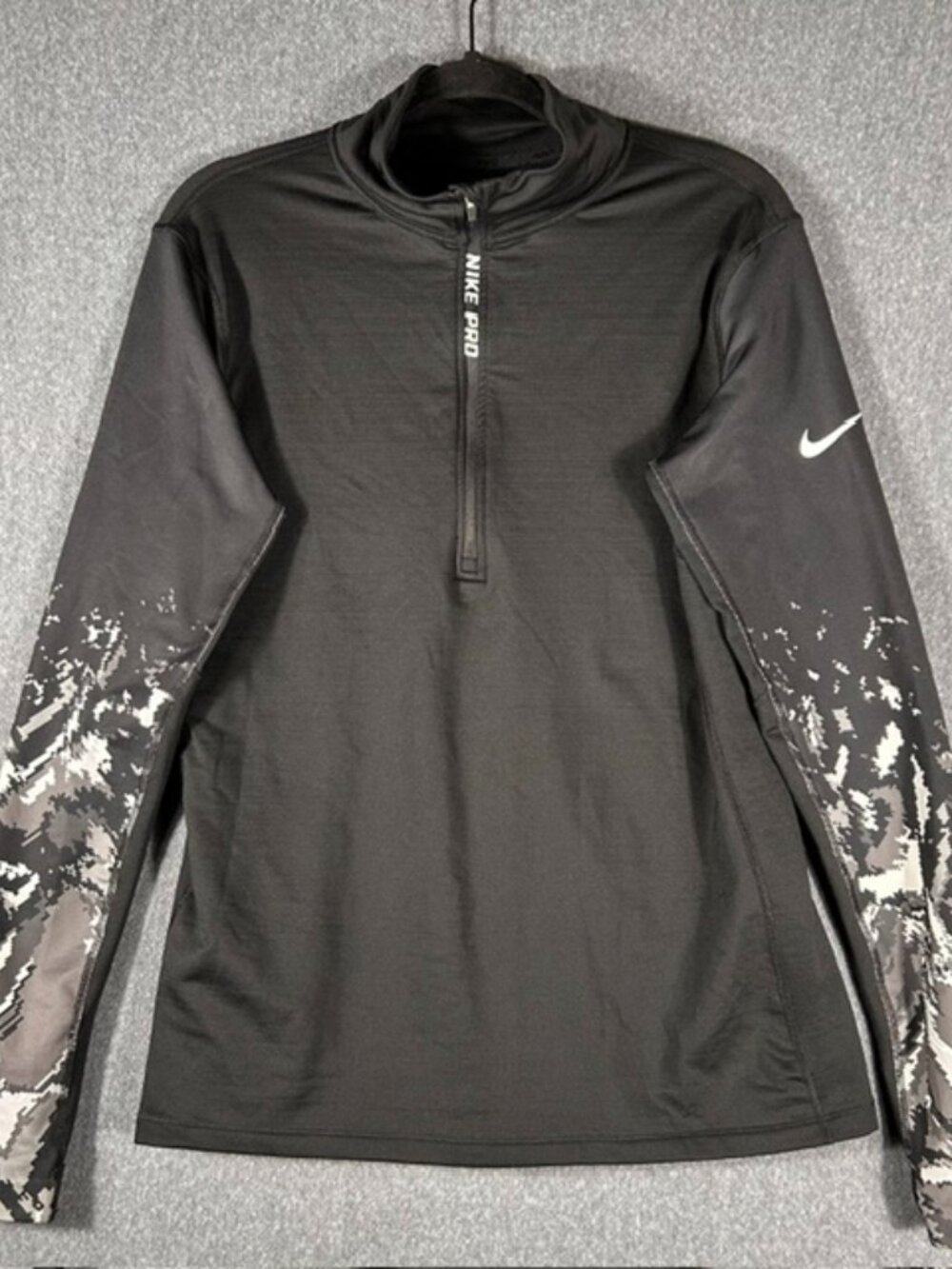 Nike Pro Hyper Woman Half-Zip Training Top Womens Size XL Black Digi Camo L/S